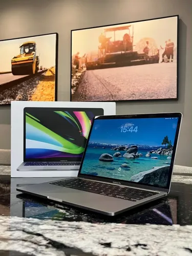 MacBook Pro M2 8/256gb 93%