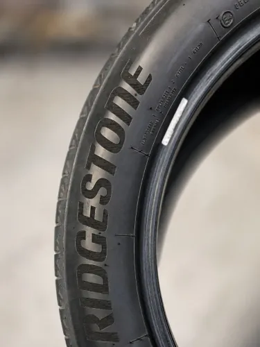 Jogo com 4 Pneus Bridgestone Alenza 001 225/50 R18 95V Usados