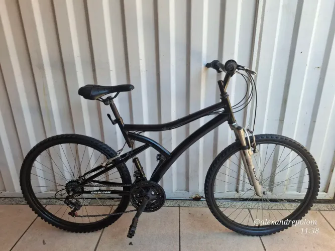 BICICLETA CALOI ANDES OFF-ROAD ARO 26 / 21 MARCHAS. (POSSO ENTREGAR)<br>