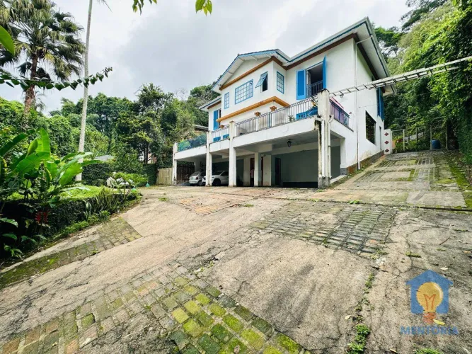 Casa com 5 dormitórios à venda, 1.500 m² por R$ 1.800.000 - Chácaras Bosque do Embu - Embu