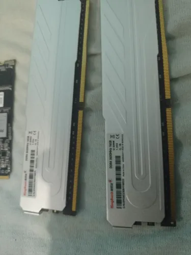 Duas memórias ram 16g