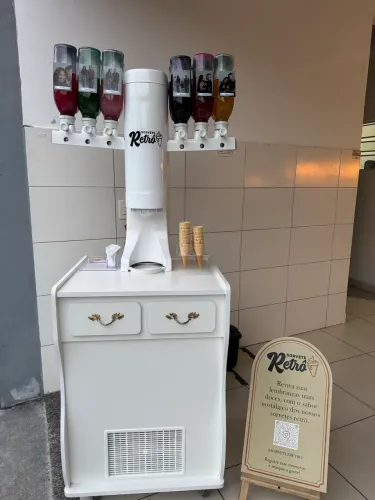 VENDO MÁQUINA DE SORVETE AMERICANO RETRÔ