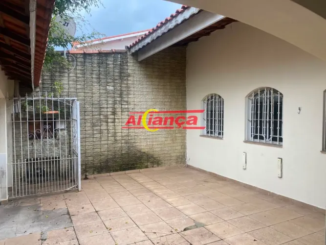 CASA TÉRREA COM 3 DORMITÓRIOS, SUÍTE, 4 VAGAS DE GARAGEME SALÃO DE FESTAS NO JARDIM SANTA