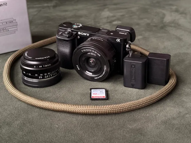 Sony Alpha a600 + acessórios