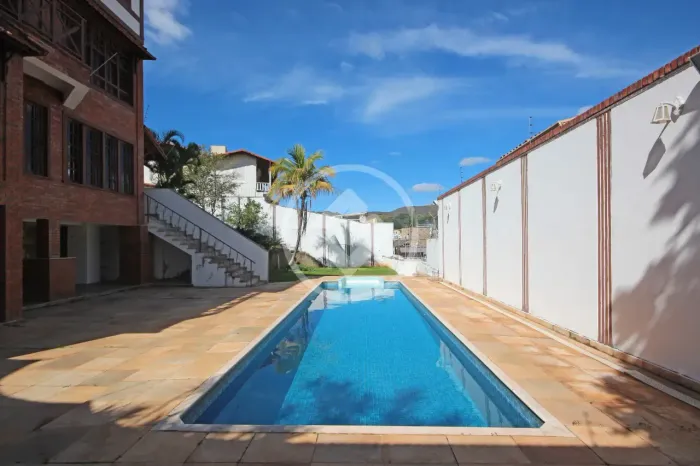 CASA DE 4 SUÍTES E 4 VAGAS PARA VENDA NO BAIRRO SÃO BENTO! codigo: 341740