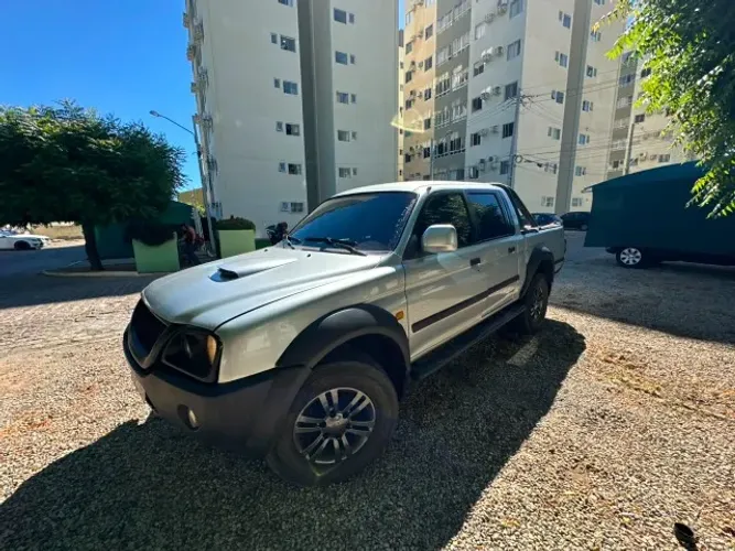 Mitsubishi L200 Outdoor HPE 2.5 4X4 CD T.dies. Mec. 2010