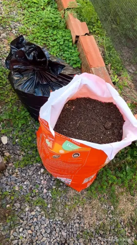 Composto Adubo orgânico enriquecido - húmus de minhoca 