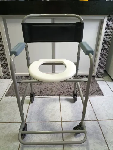 Cadeira de banho higiênica Dellamed