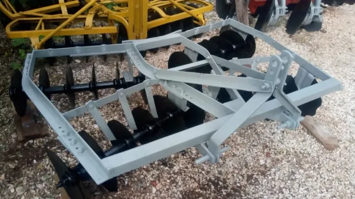 Grade Hidráulica de 24 discos - Implemento Agrícola para Trator