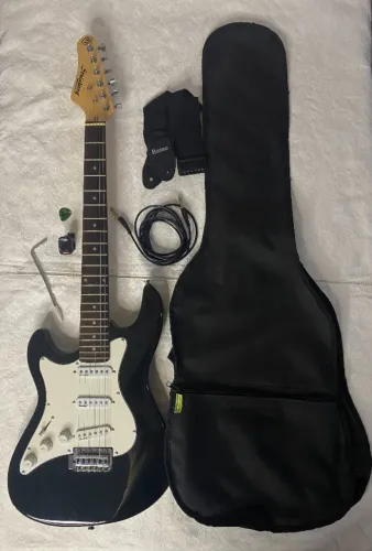 Guitarra Strinberg modelo Strato Canhoto