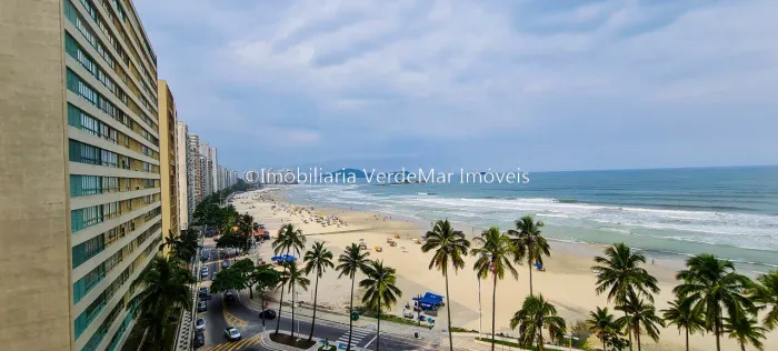 Apartamento à venda no Guarujá, na praia das Pitangueiras, Frente ao Mar