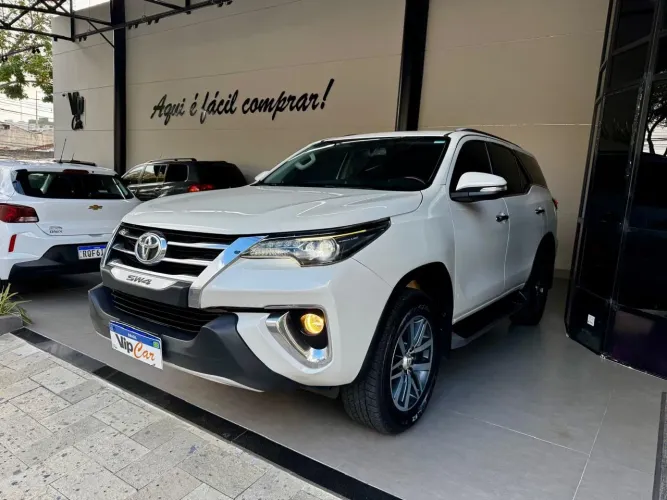 Toyota Hilux SW4 SRX 4X4 2.8 TDI 16V Dies. Aut. 2017