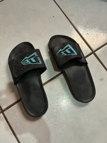 Chinelo New Era regulável 