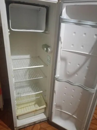Geladeira 110 wts.. "parou de gelar"qd liga faz barulho..vendo ou troco do meu interesse.