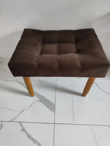 Banqueta para decoração de sala.