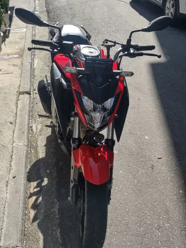 Vende se cb Twister 300f abs