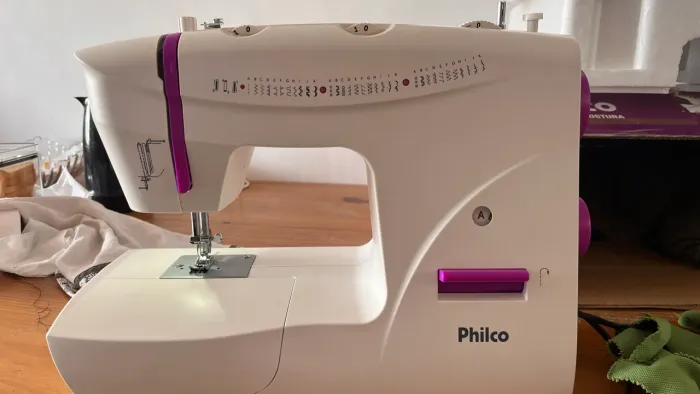 Máquina de Costura Philco - 33 Pontos | 127V | Pouco Uso | Perfeita