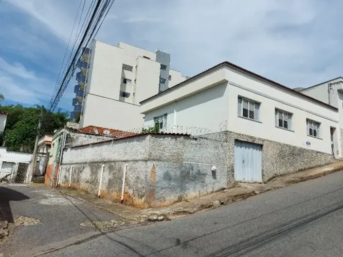 Vendo casa em Lavras com ótima localização