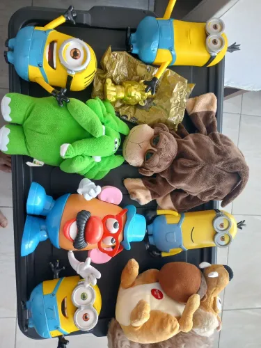 Lote de brinquedos 9