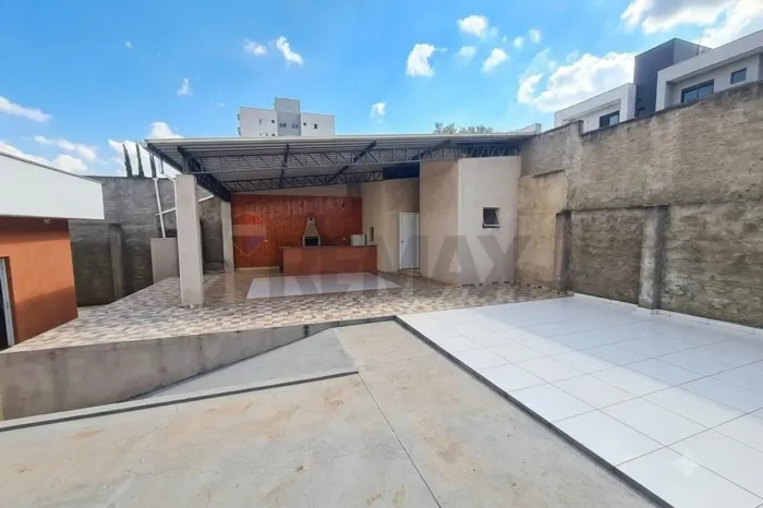 Aluga-se Casa de 4 quartos sendo 3 suítes por R$4.000,00 no Condomínio Monte Belo em Santo