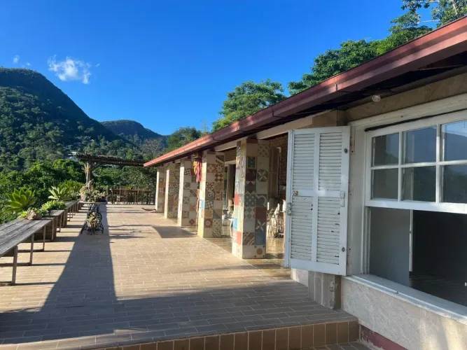 Casa para Venda em Petrópolis, Araras, 3 dormitórios, 1 suíte, 3 banheiros, 10 vagas