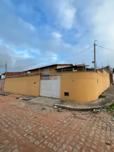 aluga-se casa em João Câmara (Bela vista, conjt deca) 2 quartos, Garagem, Quintal
