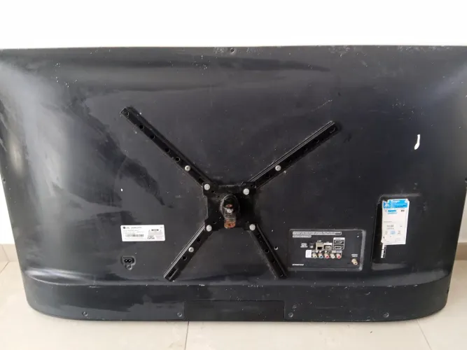 Tv LG 50 - tela quebrada 