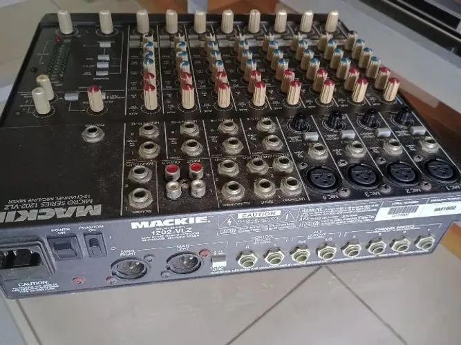 Mesa de som Makie, 12 canais