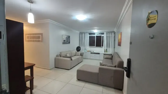 Imóvel para aluguel possui 100 metros quadrados com 3 quartos em Jatiúca - Maceió - AL
