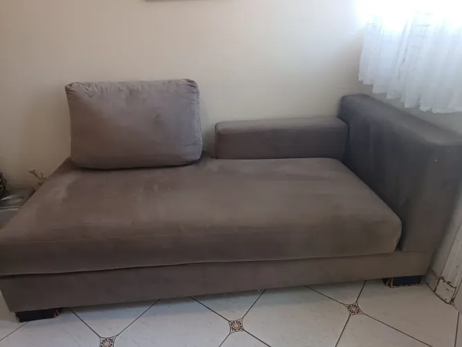 Vendo sofá divã.Usado em bom estado