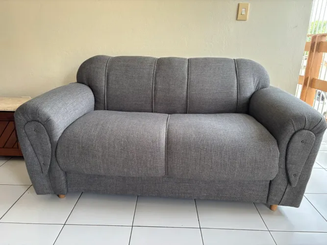 Vendo sofá de 2 lugares