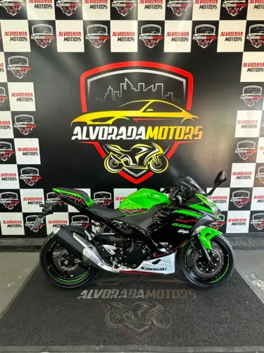 ninja 400 2022 8.224 km apenas. Emplacada e á pronta entrega