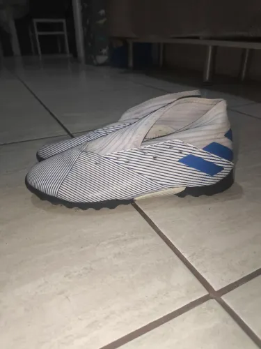 chuteira Adidas nemeziz society número 35