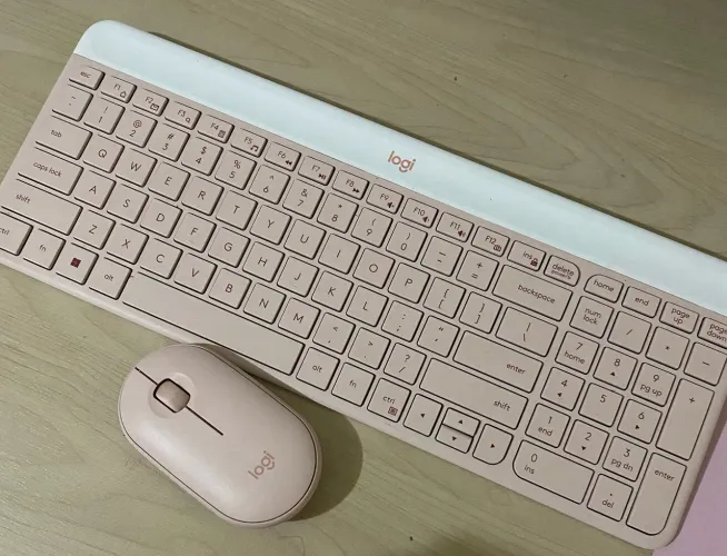 Vendo Combo Teclado e Mouse sem fio Logitech MK470 - Rosa