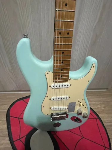 Guitarra Squier Stratocaster