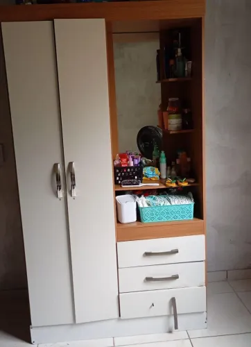 Guarda roupa solteiro com espelho 