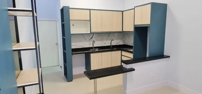 Studio semi-mobiliado com ar cond no Jd Atlântico, próx. mar
