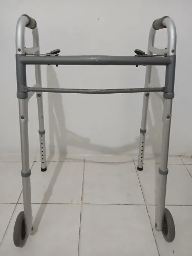 Vendo Andador Adulto usado