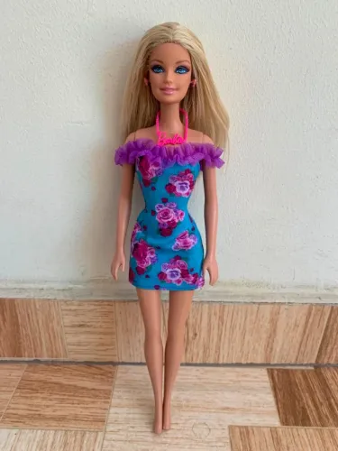 Boneca Barbie vestido florido