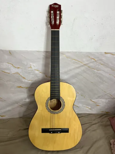 Violão Queen?s Acústico Clássico de 6 Cordas de Nylon em Madeira Natural Bege