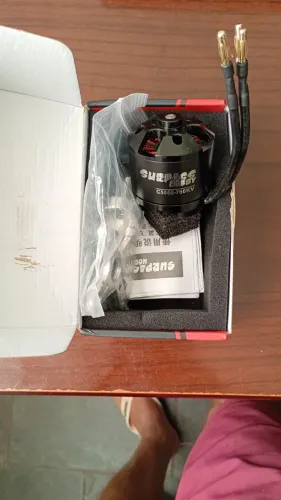 Motor Surpass Hobby C5055 - 760 kV para aeromodelismo