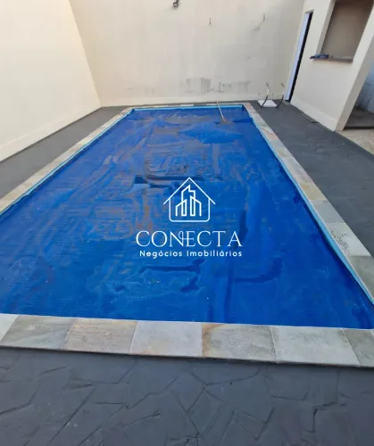 Casa à venda no Bairro Nova Uberlândia com 147 m², 3 quartos sendo 1 suíte, 3 vagas, área