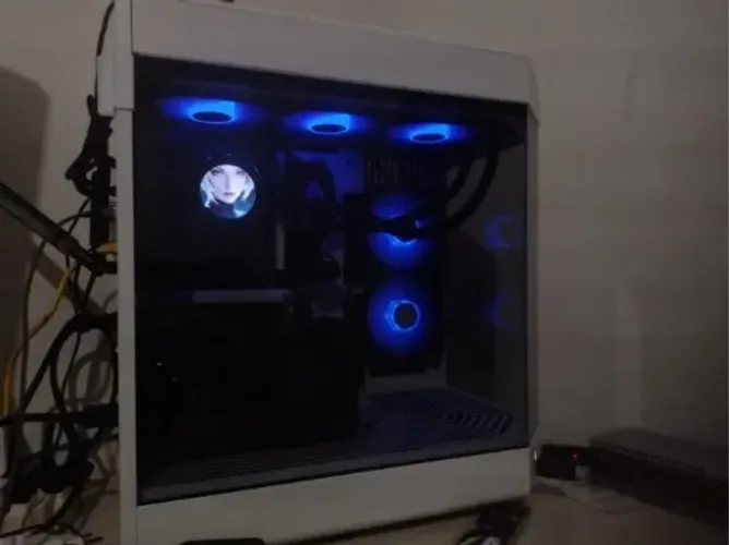 HYTE Y60 Edição Branca de Neve + Water Cooler Pichau Aqua 360X com tela 2.1
