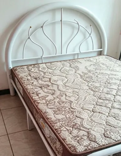 Cama tubular casal com colchão