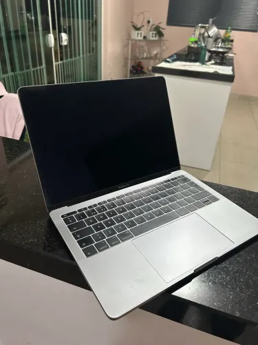 MacBook Pro 13? 2017 - Com defeito na tela - Leia a descrição