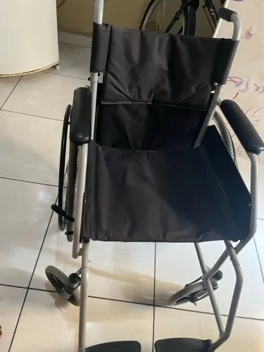 Cadeira de rodas dellamed 3 meses de uso