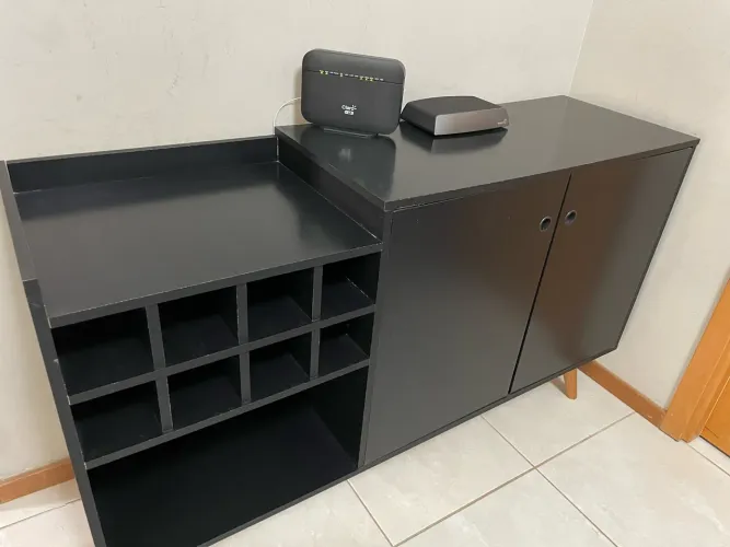 Aparador em MDF com Suporte para Vinhos