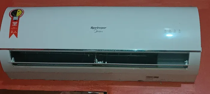 Central de Ar 12000 BTUs Springer Midea Split. 