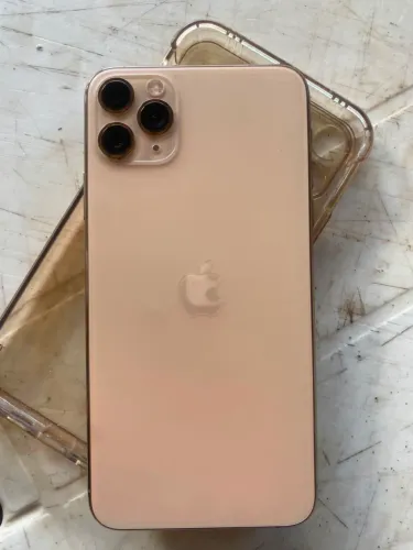 iPhone 11 Pro Max gold