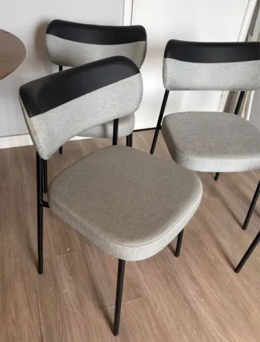 4 CADEIRAS DE JANTAR ESTOFADAS